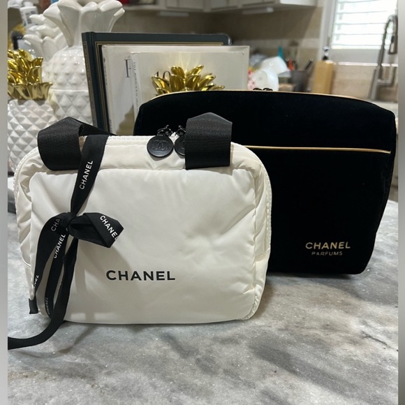 Chanel 2️⃣ Cosmetic Very Detailed Bags - Picture 1 of 10